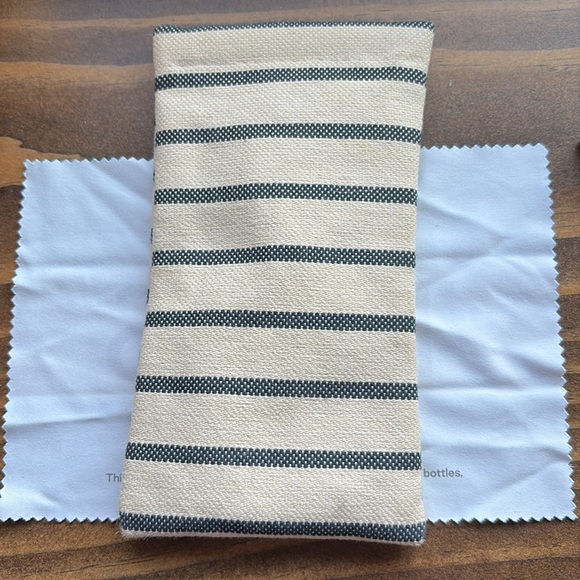 Toms Sawyer Gold Frame Sunglasses, case and cloth. - Picture 7 of 8